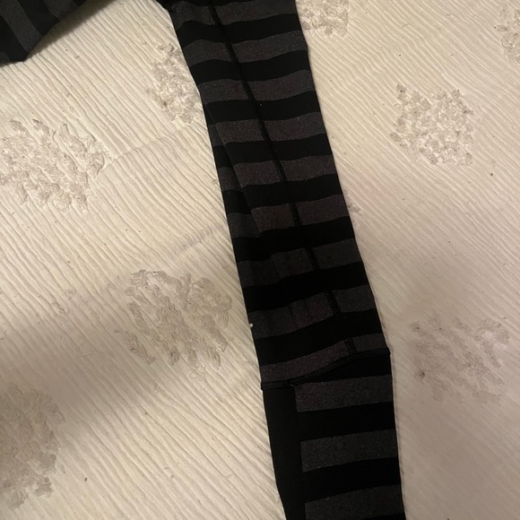 Lululemon Jacket. Size 6 - Picture 7 of 7